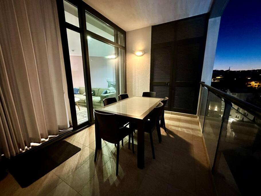 Stunning 2Br Apt In St Julians San Ġiljan Buitenkant foto