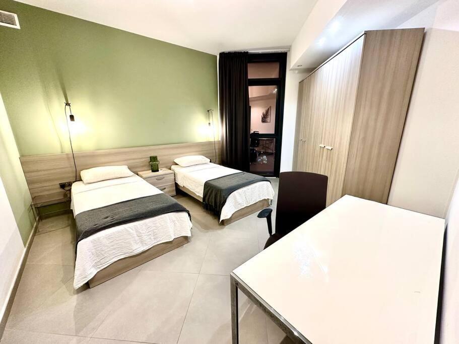 Stunning 2Br Apt In St Julians San Ġiljan Buitenkant foto